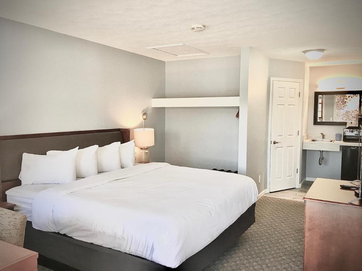 Empire Lakeshore Inn Esterno foto